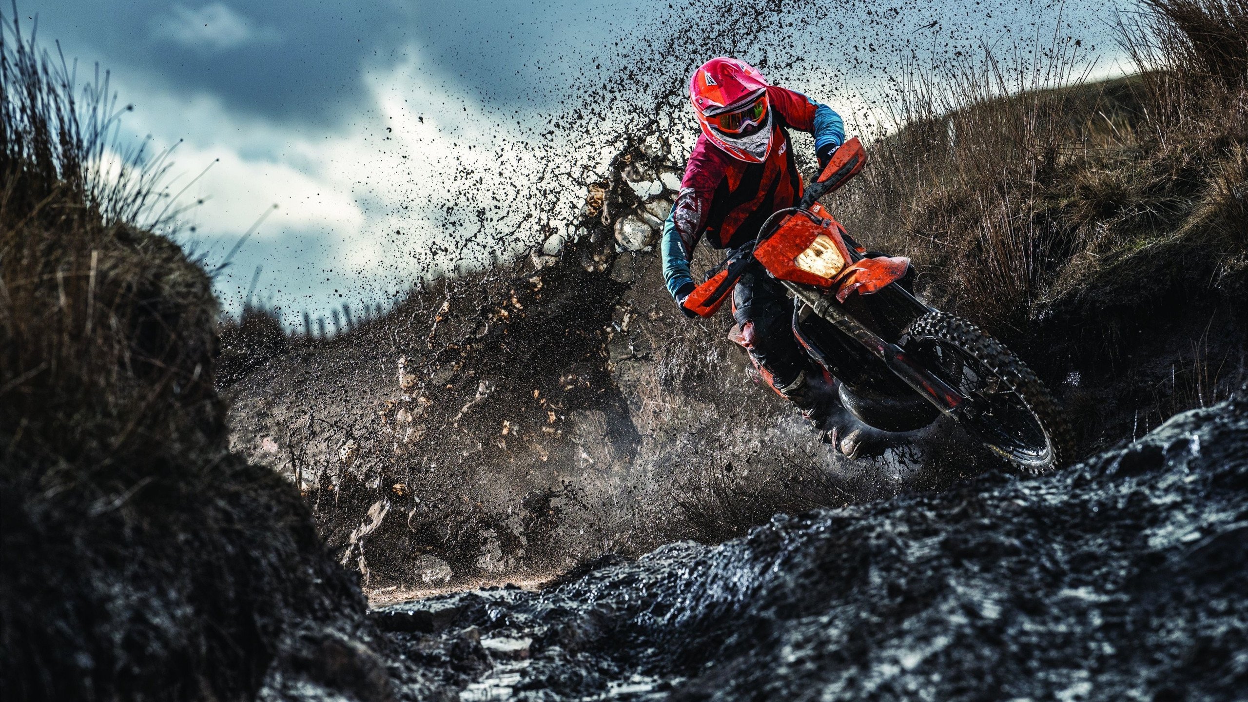 大型水上漂浮运动会，水中竞技新宠，水上漂移是什么意思