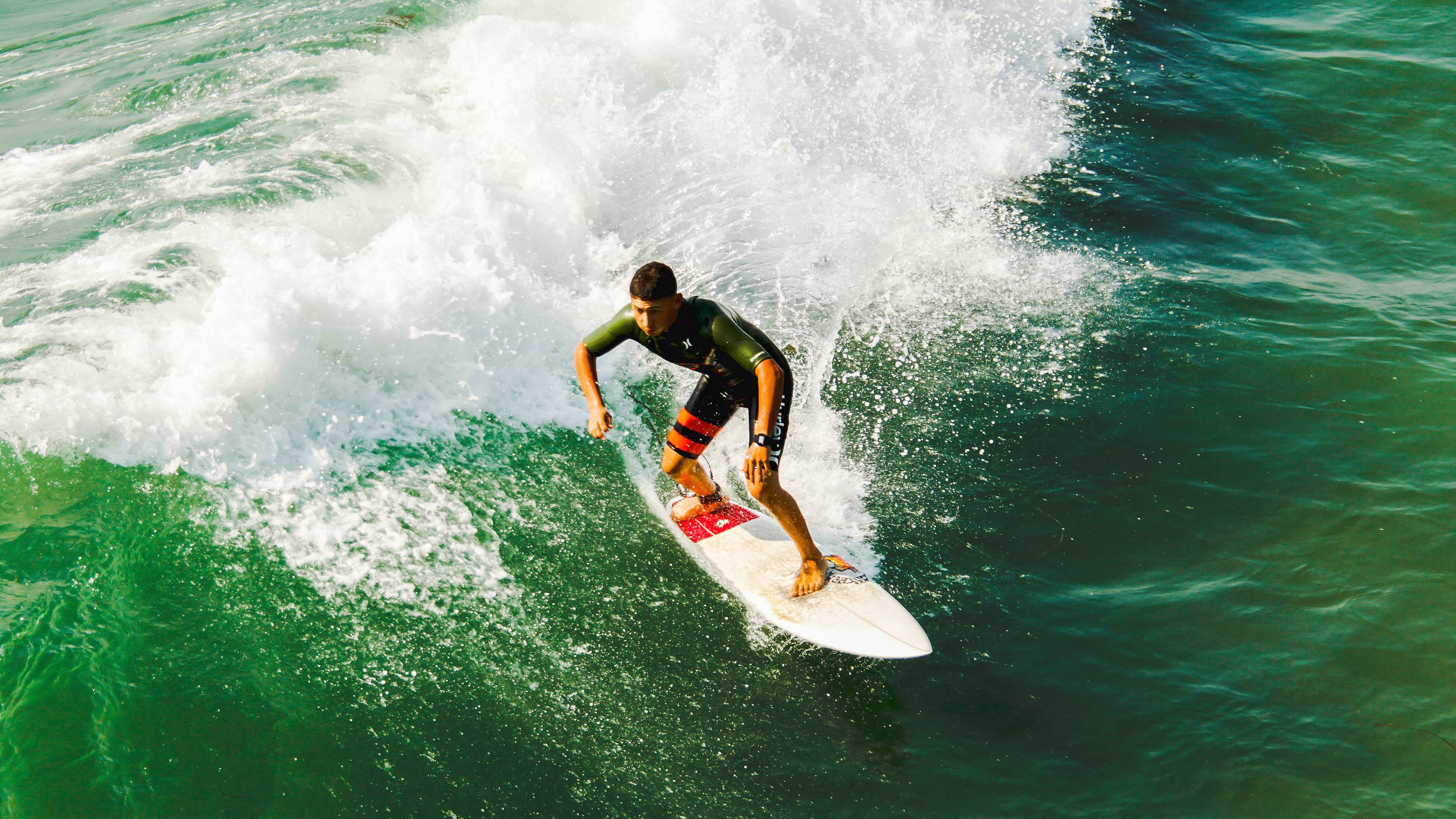 球迷创新应援，营造热烈比赛氛围，球队应援